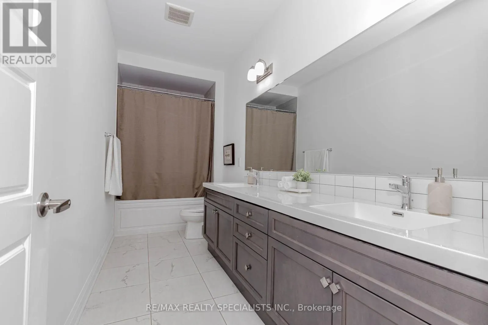 1411 LOBELIA CRESCENT
