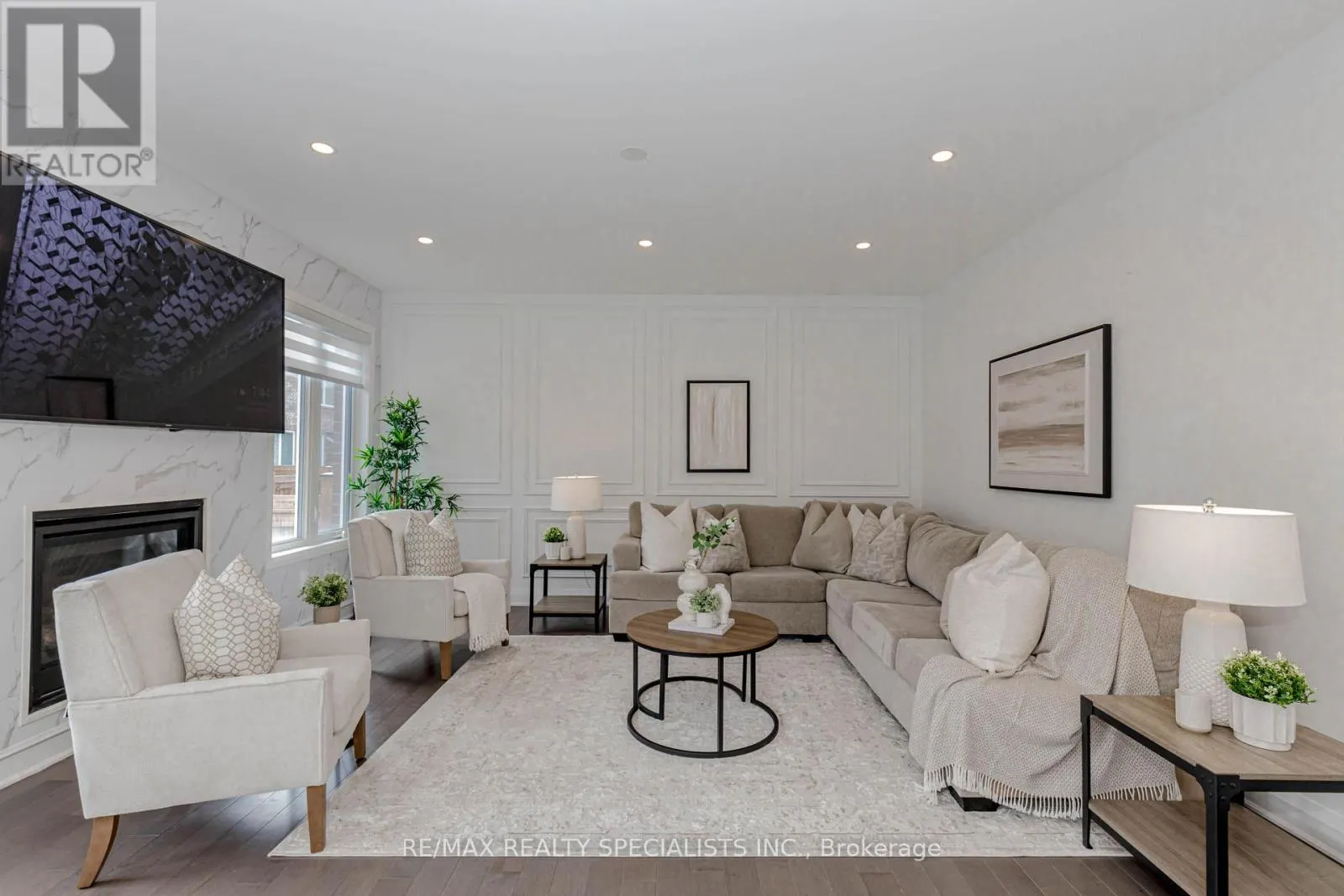 1411 LOBELIA CRESCENT