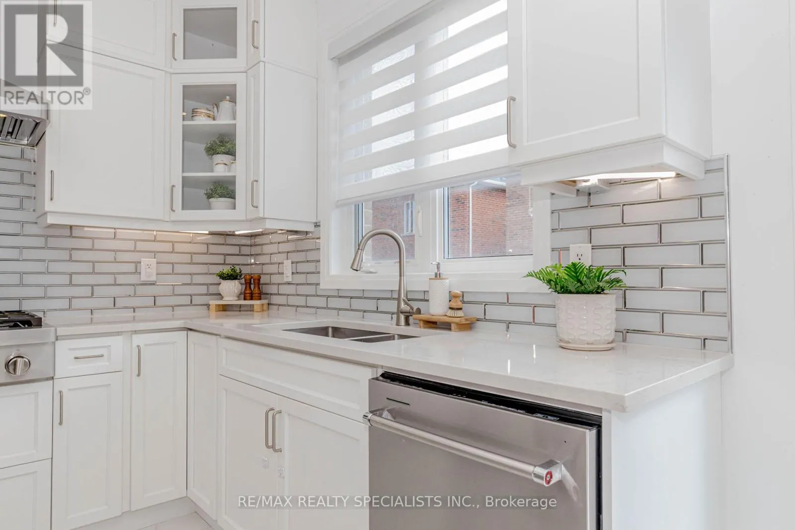 1411 LOBELIA CRESCENT
