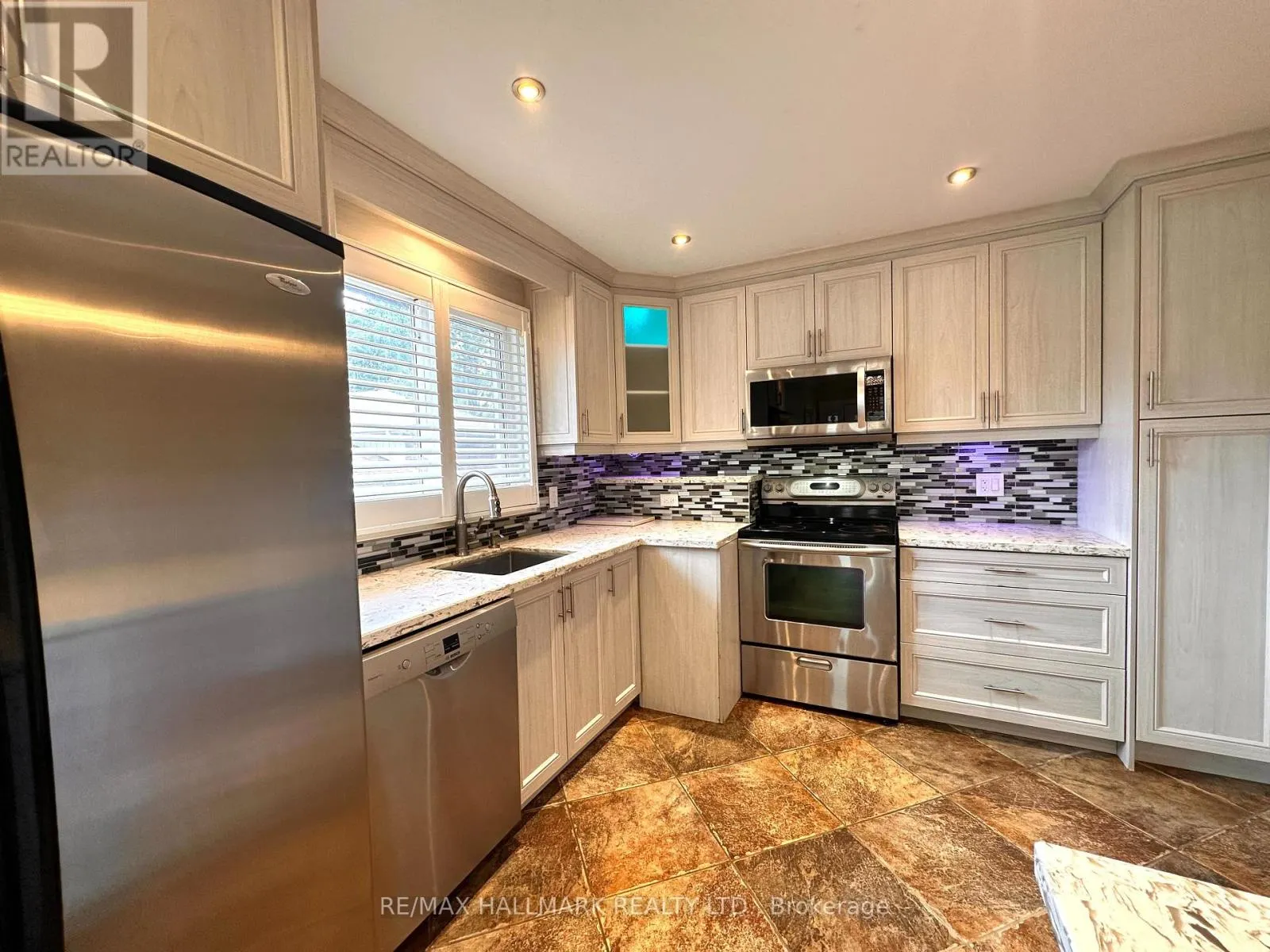 1198 INGLEDENE DRIVE