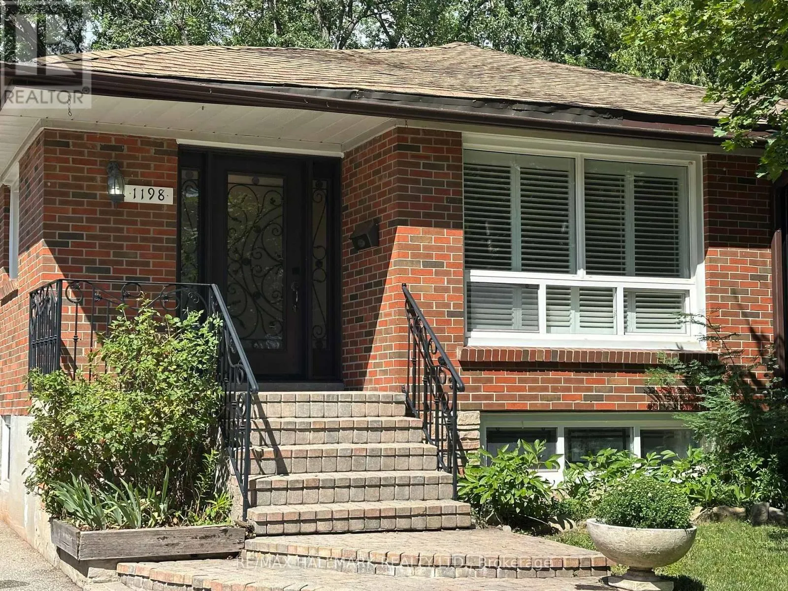 1198 INGLEDENE DRIVE
