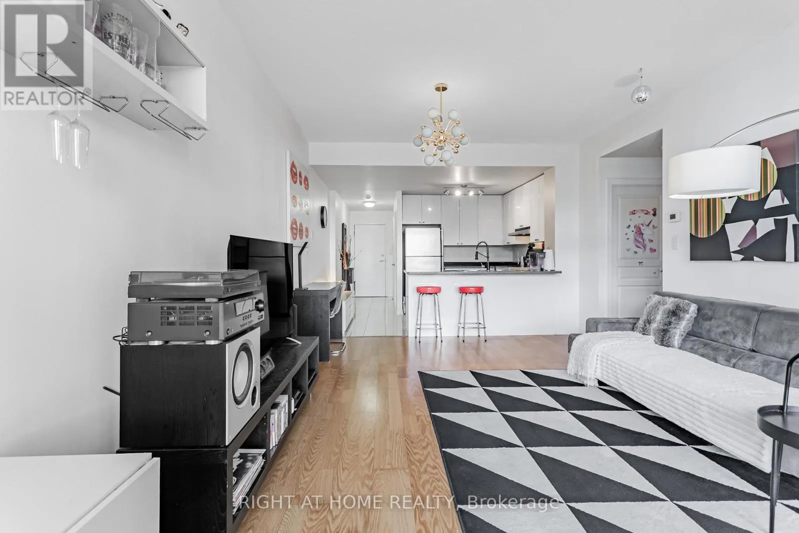405 - 70 PORT STREET E