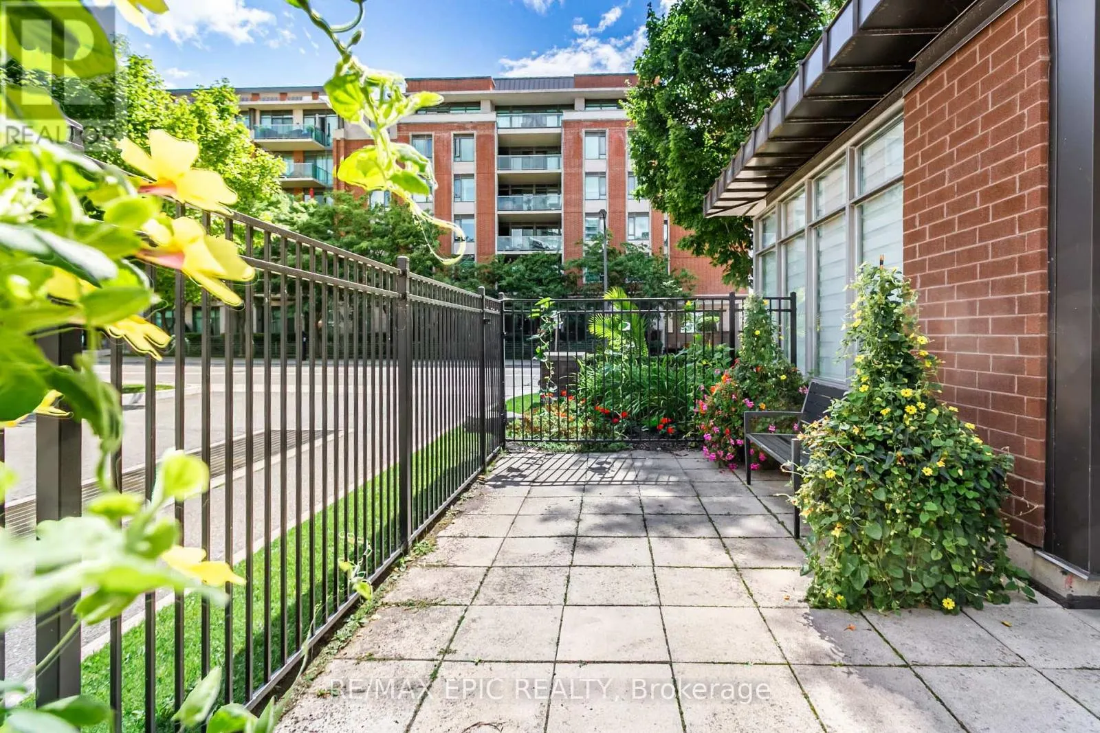 405 - 70 PORT STREET E