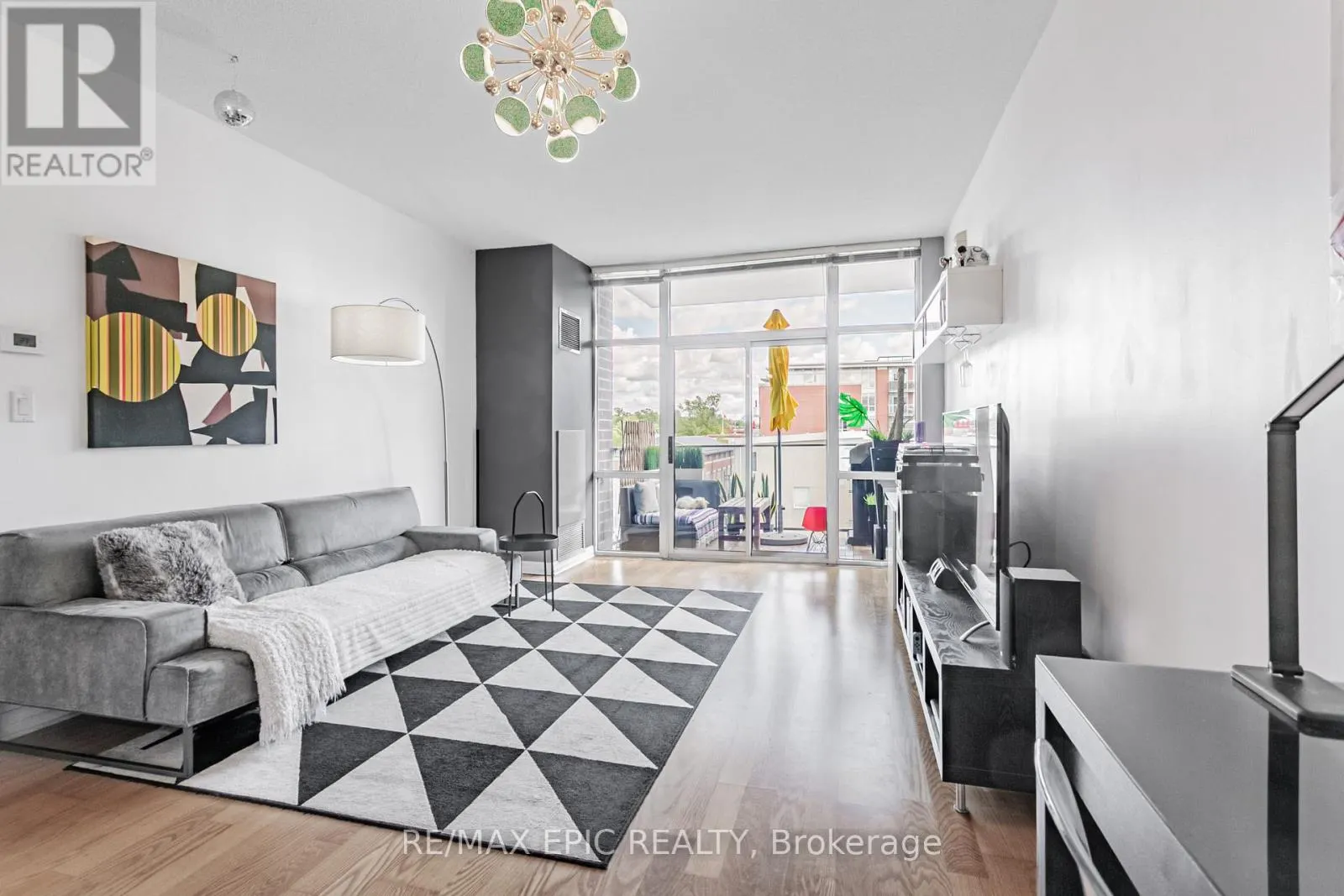 405 - 70 PORT STREET E