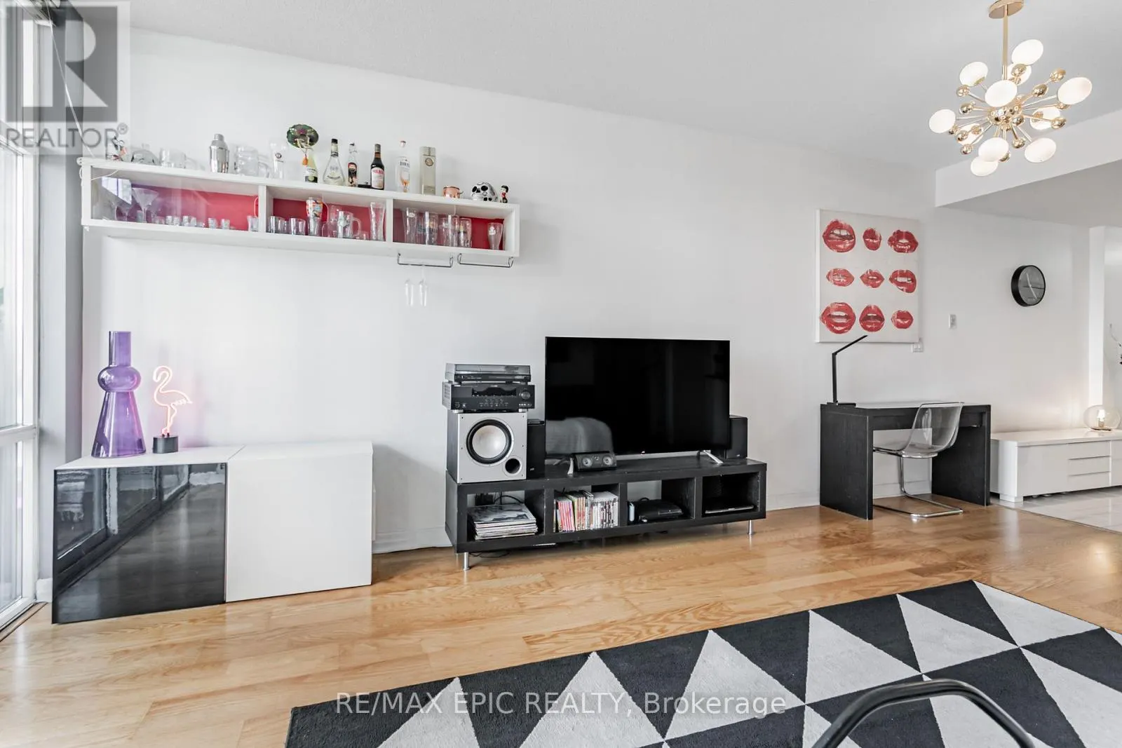 405 - 70 PORT STREET E