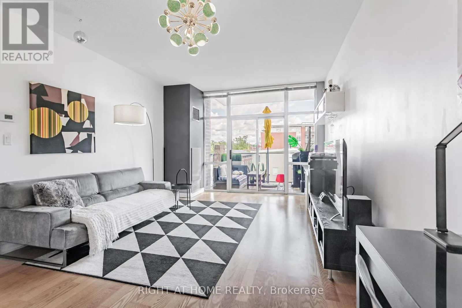 405 - 70 PORT STREET E