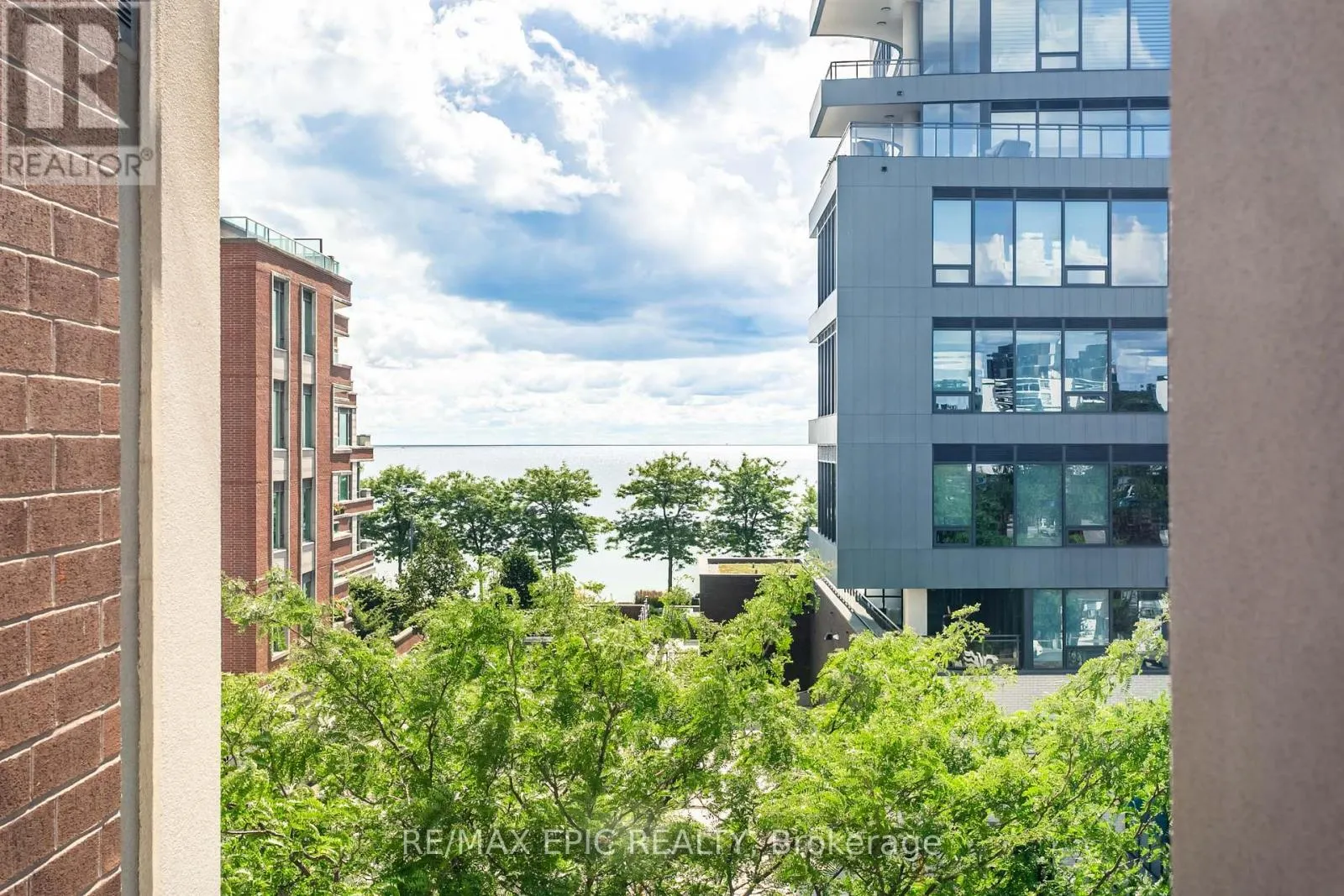 405 - 70 PORT STREET E