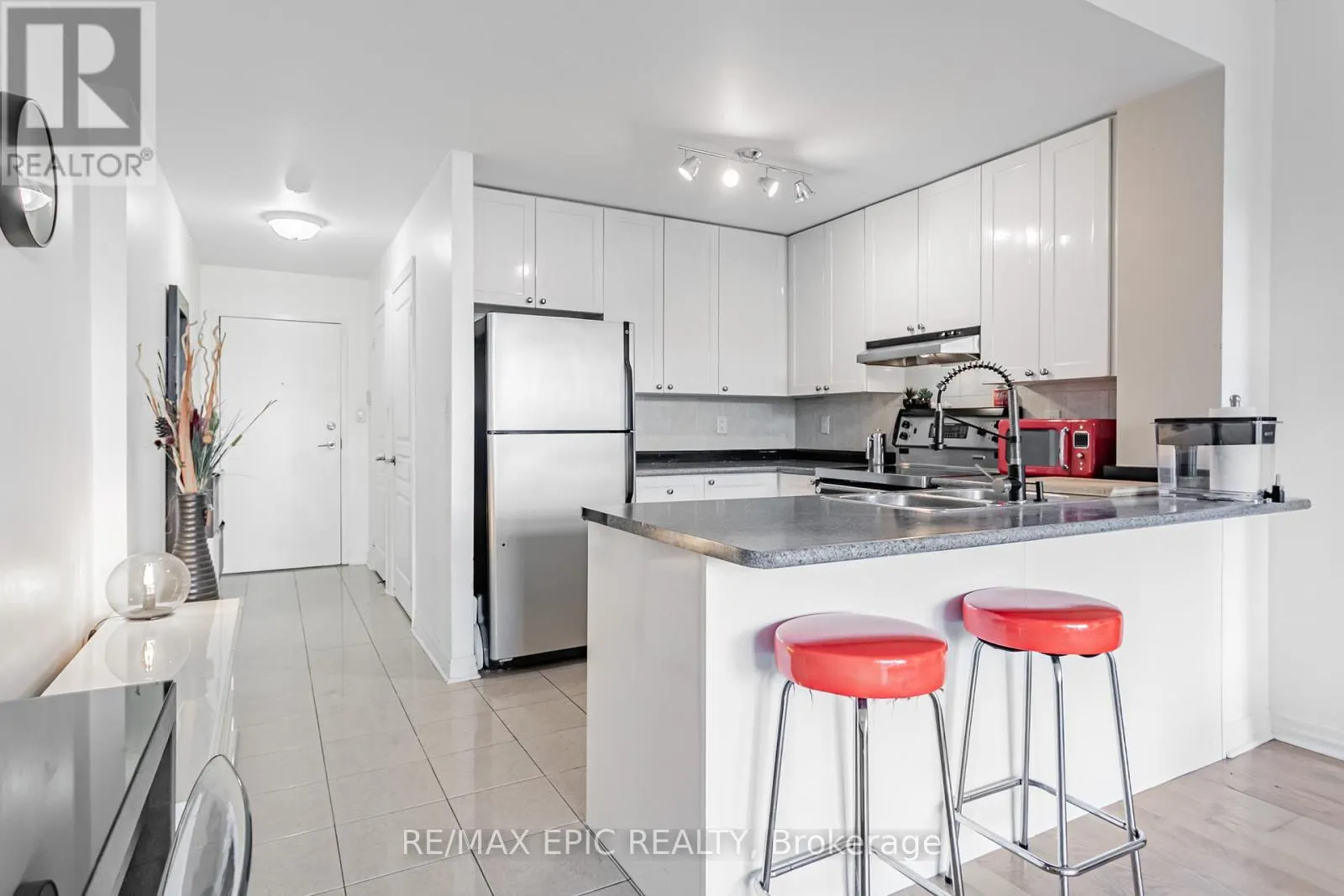 405 - 70 PORT STREET E