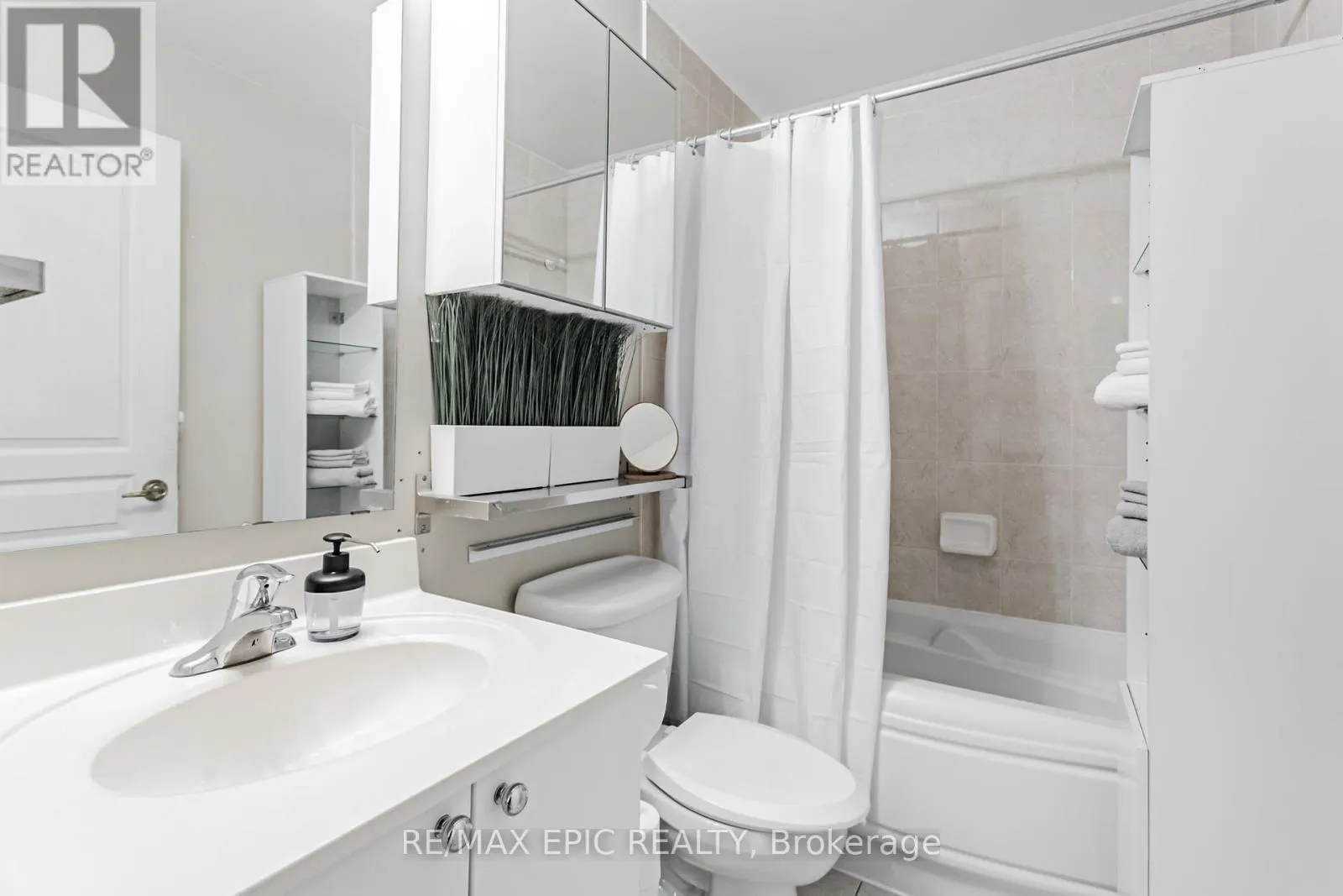 405 - 70 PORT STREET E