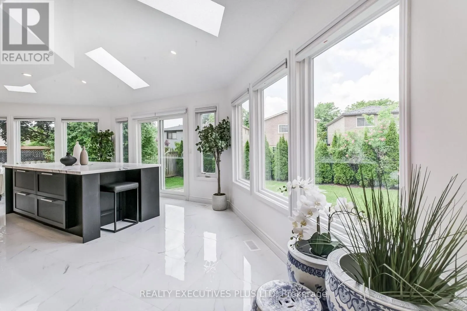 6982 DANTON PROMENADE