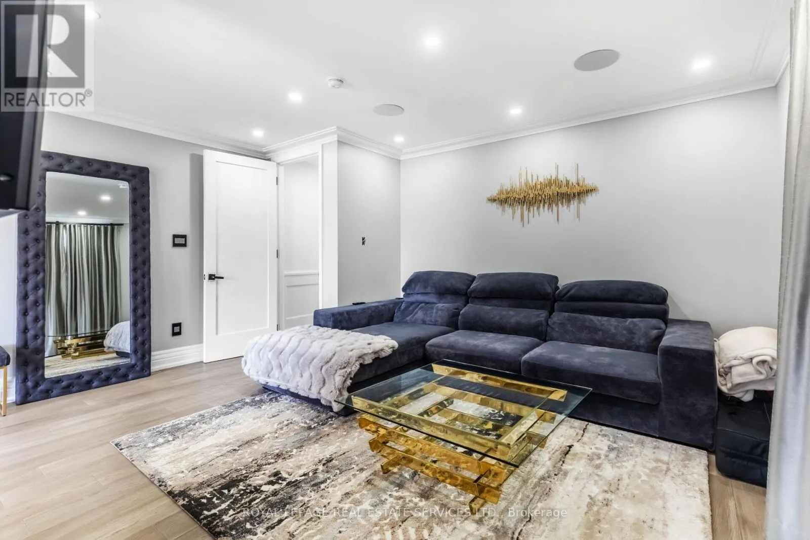 12 JULIAN DRIVE