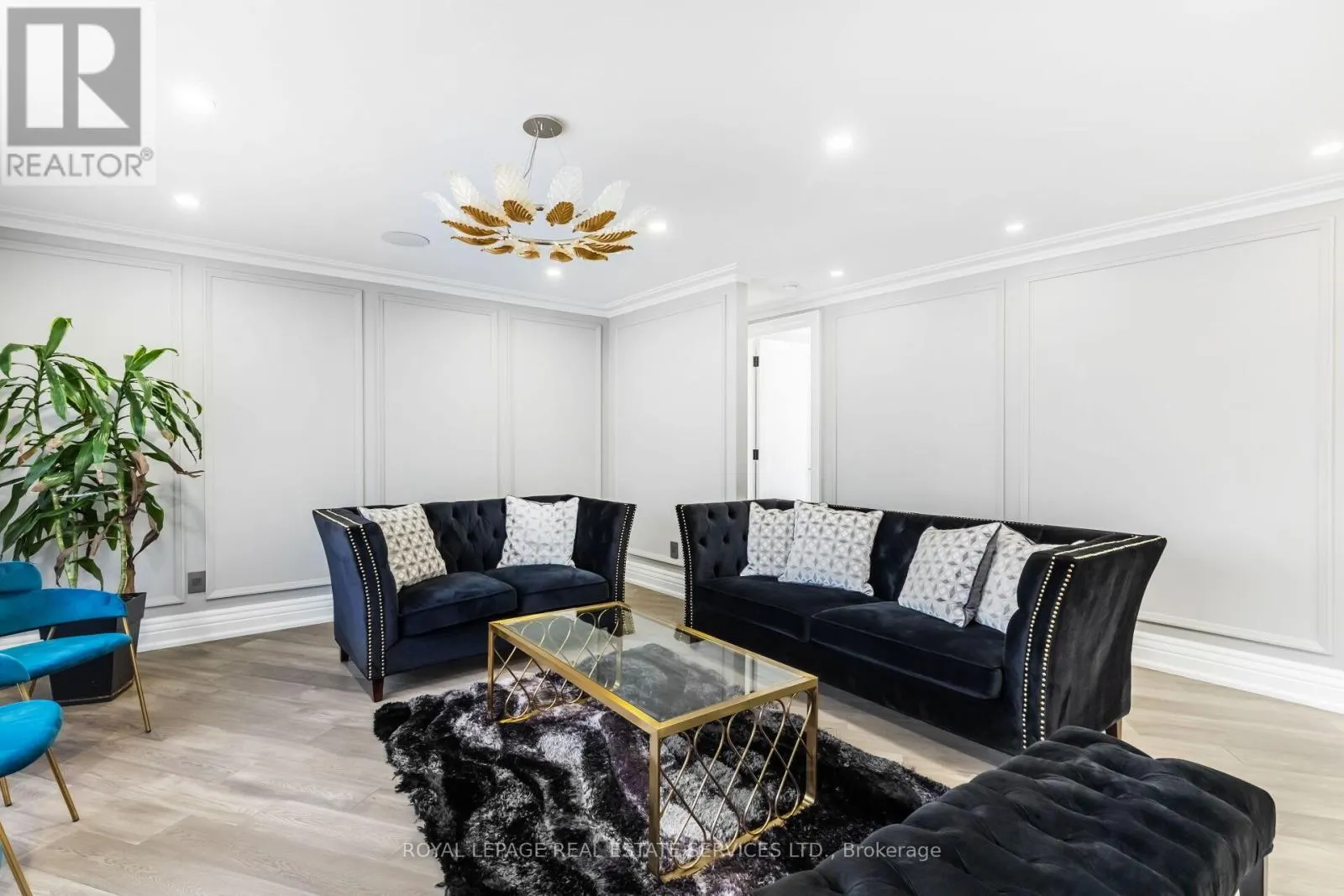 12 JULIAN DRIVE