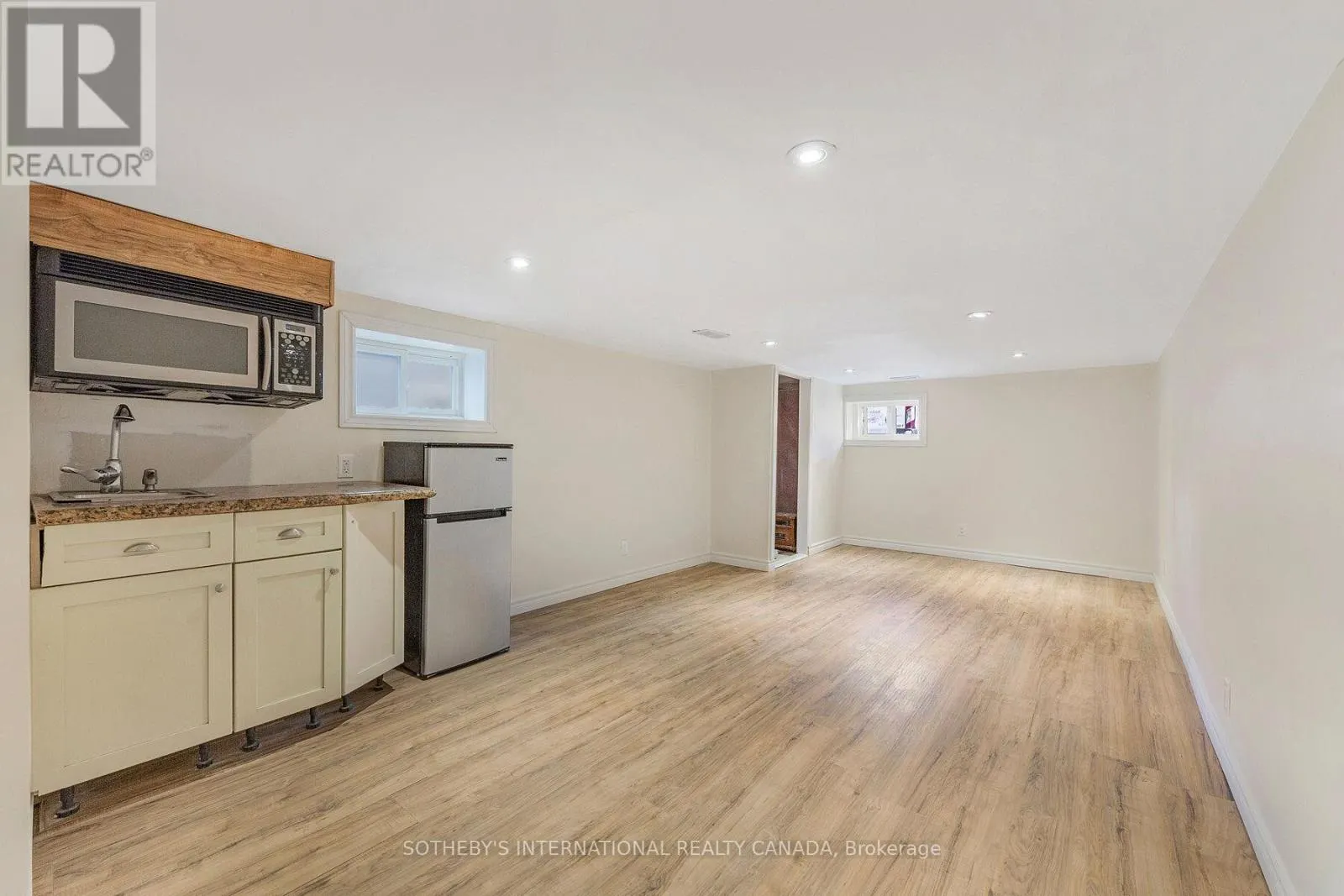 70 DUNRAVEN DRIVE