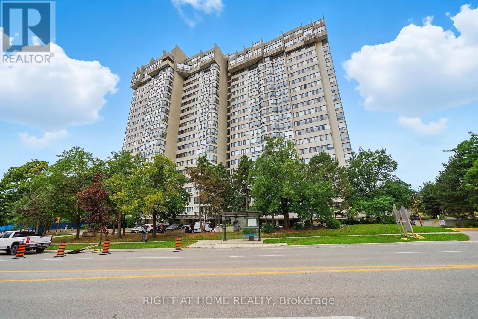 201 - 200 ROBERT SPECK PARKWAY
