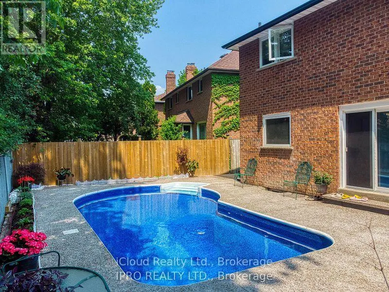1285 DEER RUN