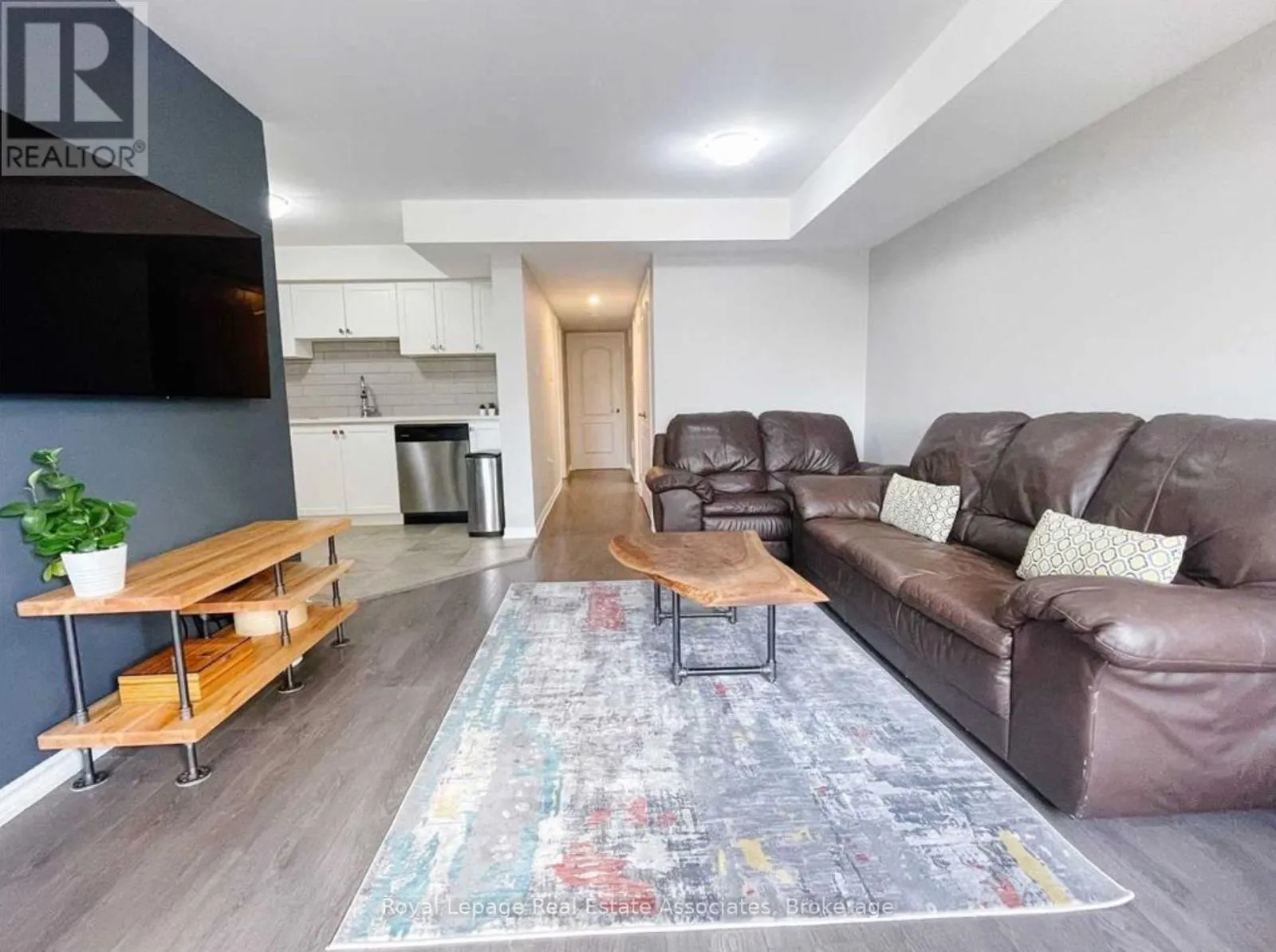 60 - 2441 GREENWICH DRIVE