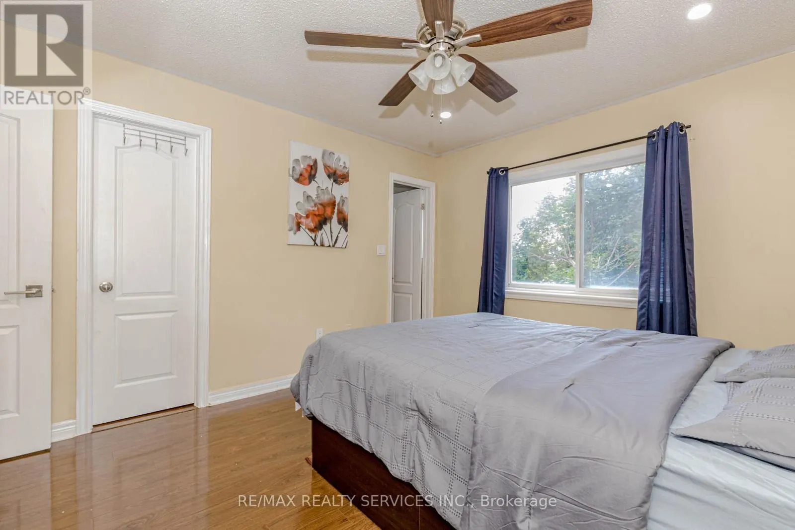 32 PRESSED BRICK DRIVE