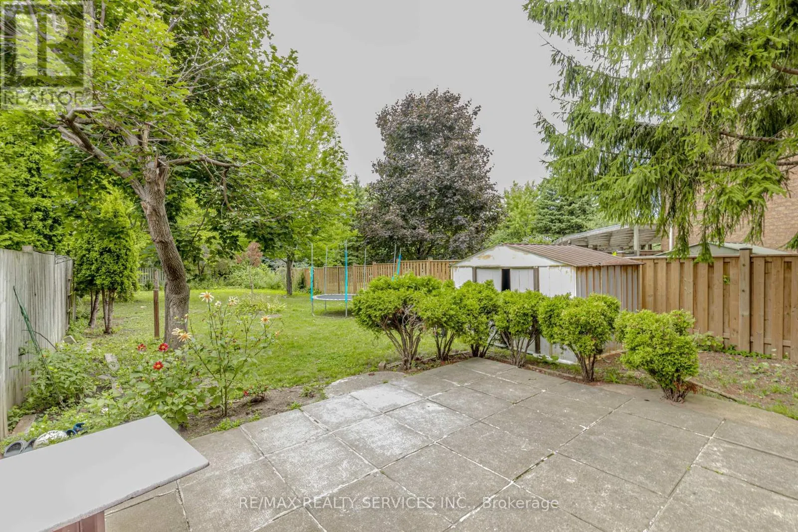 32 PRESSED BRICK DRIVE