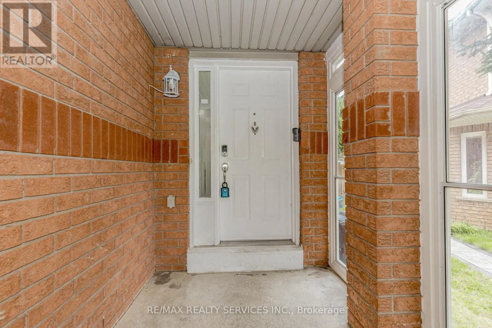 32 PRESSED BRICK DRIVE