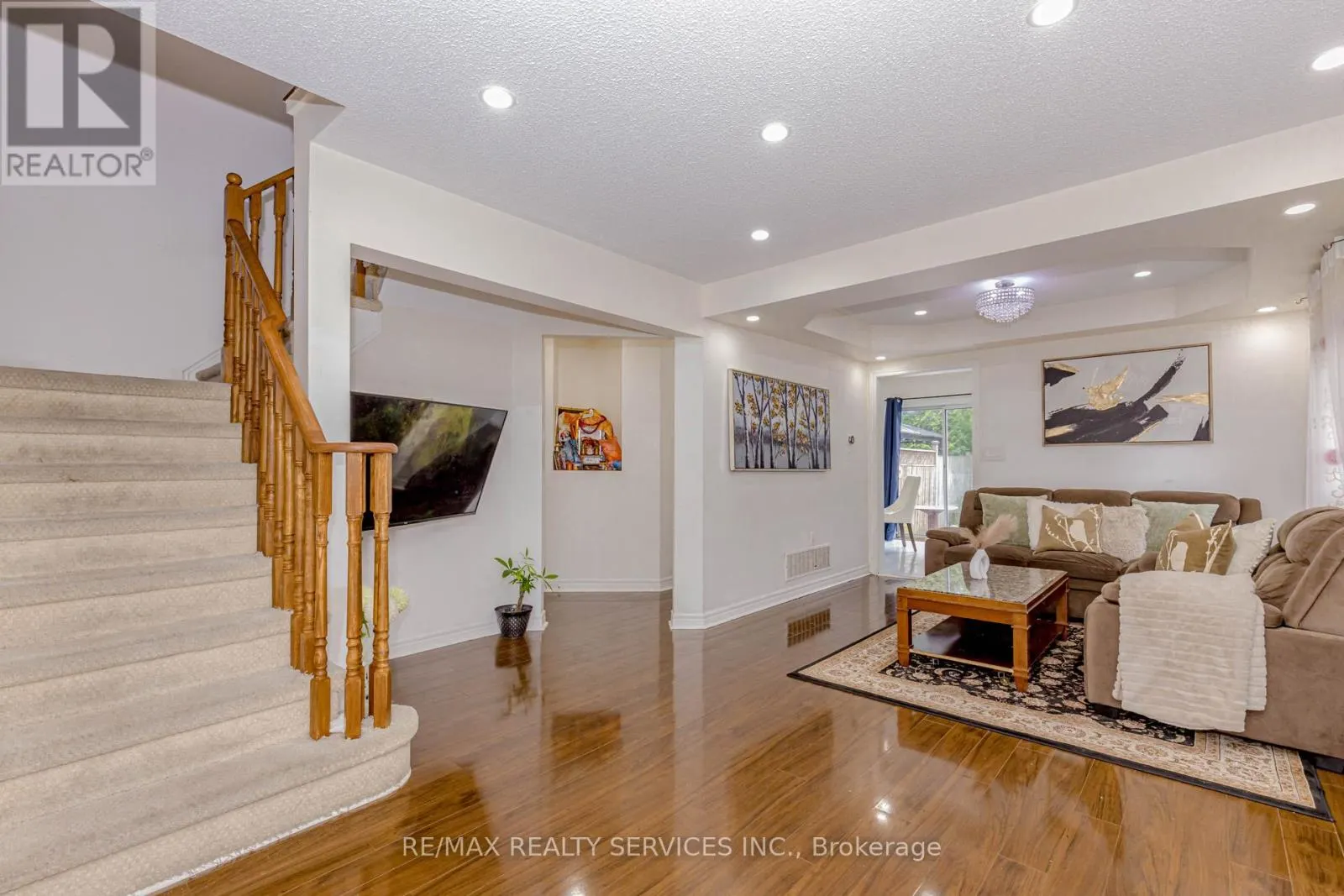 32 PRESSED BRICK DRIVE
