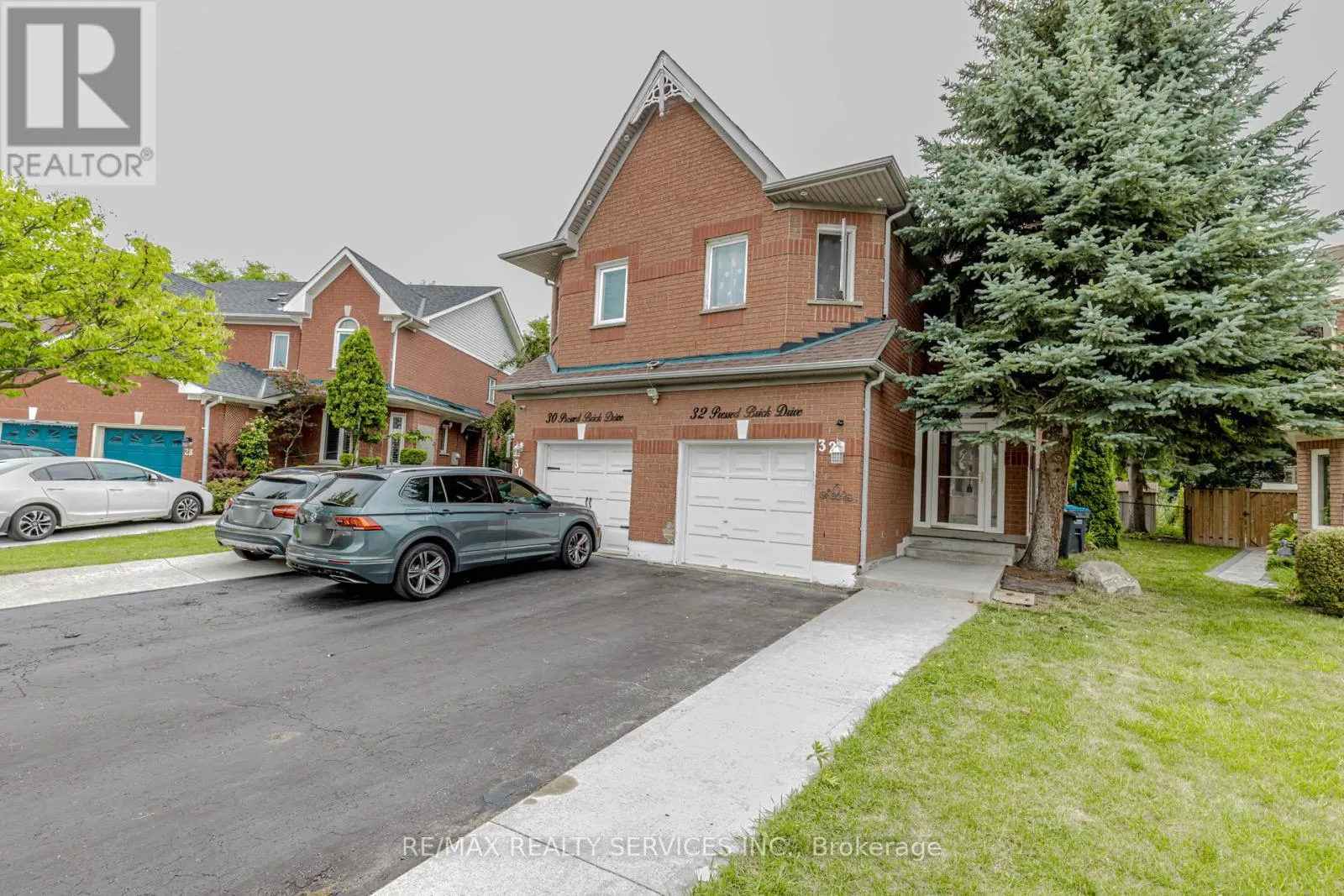 32 PRESSED BRICK DRIVE