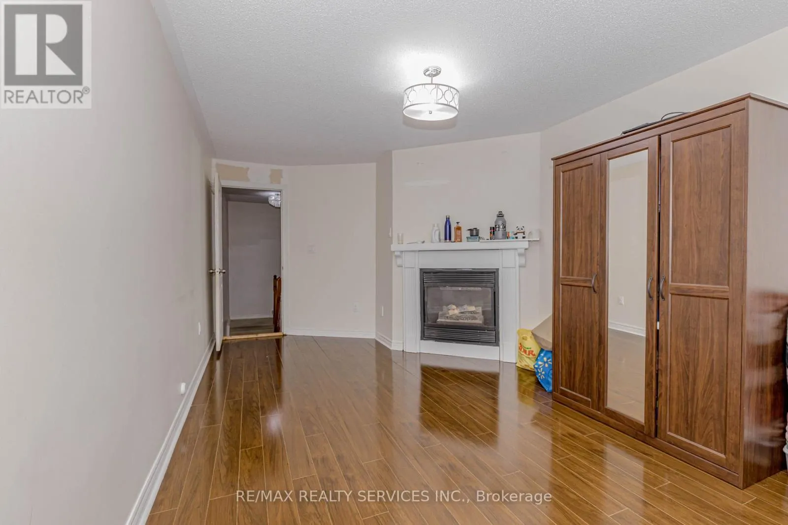 32 PRESSED BRICK DRIVE