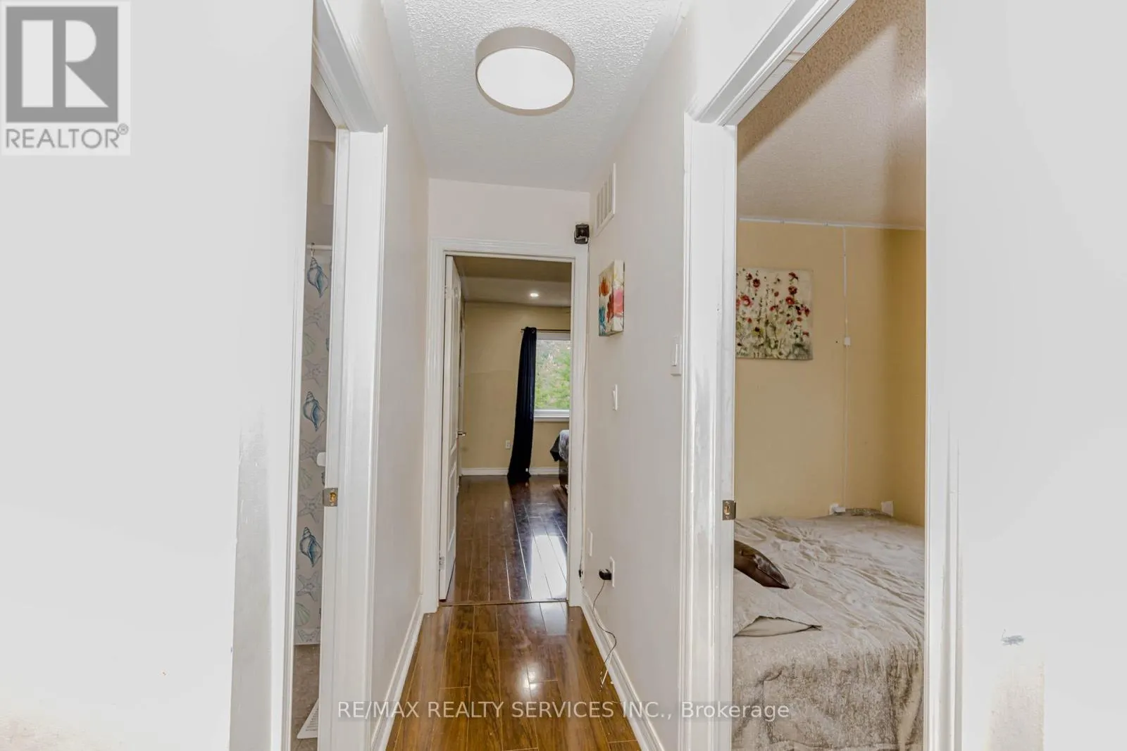 32 PRESSED BRICK DRIVE