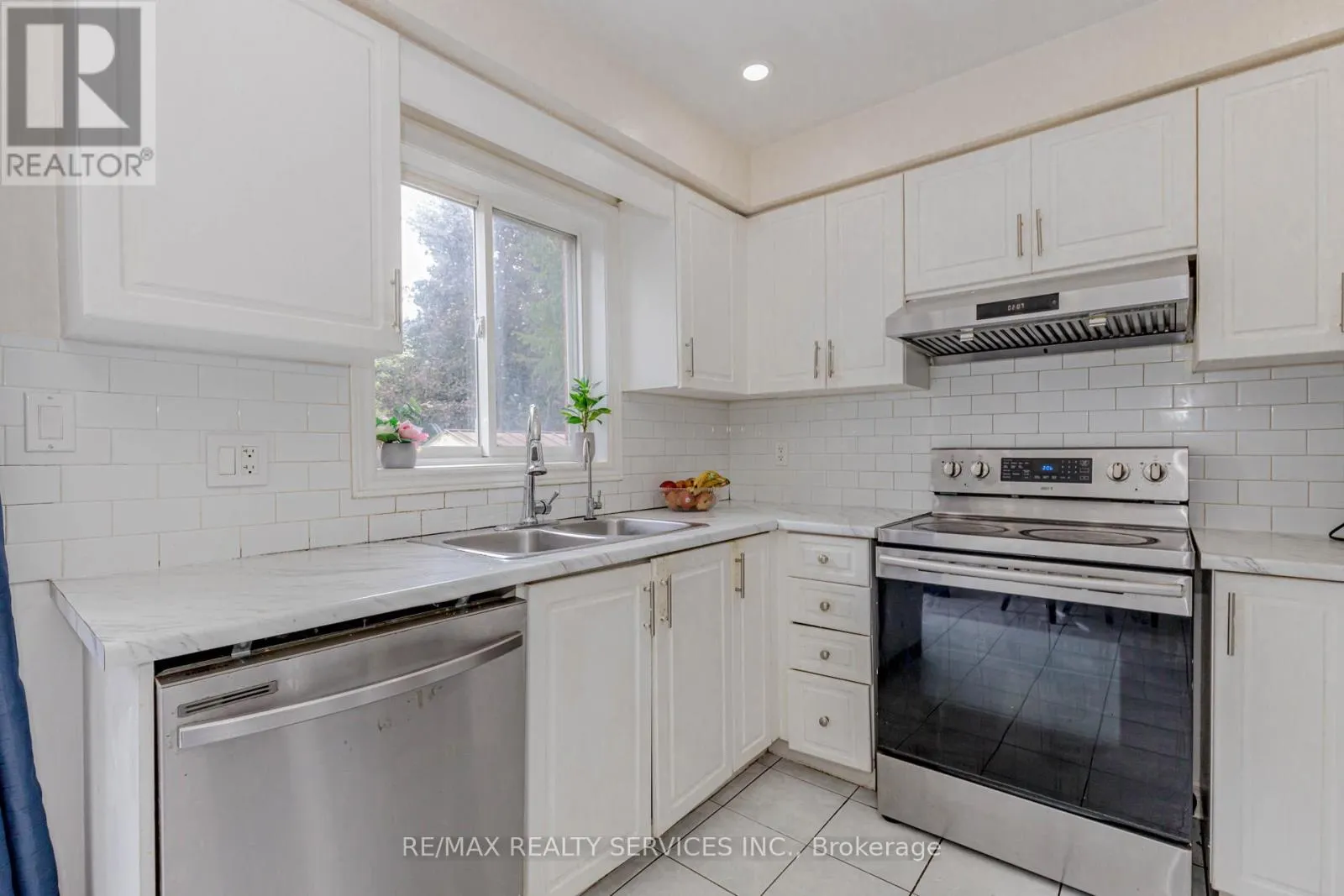 32 PRESSED BRICK DRIVE