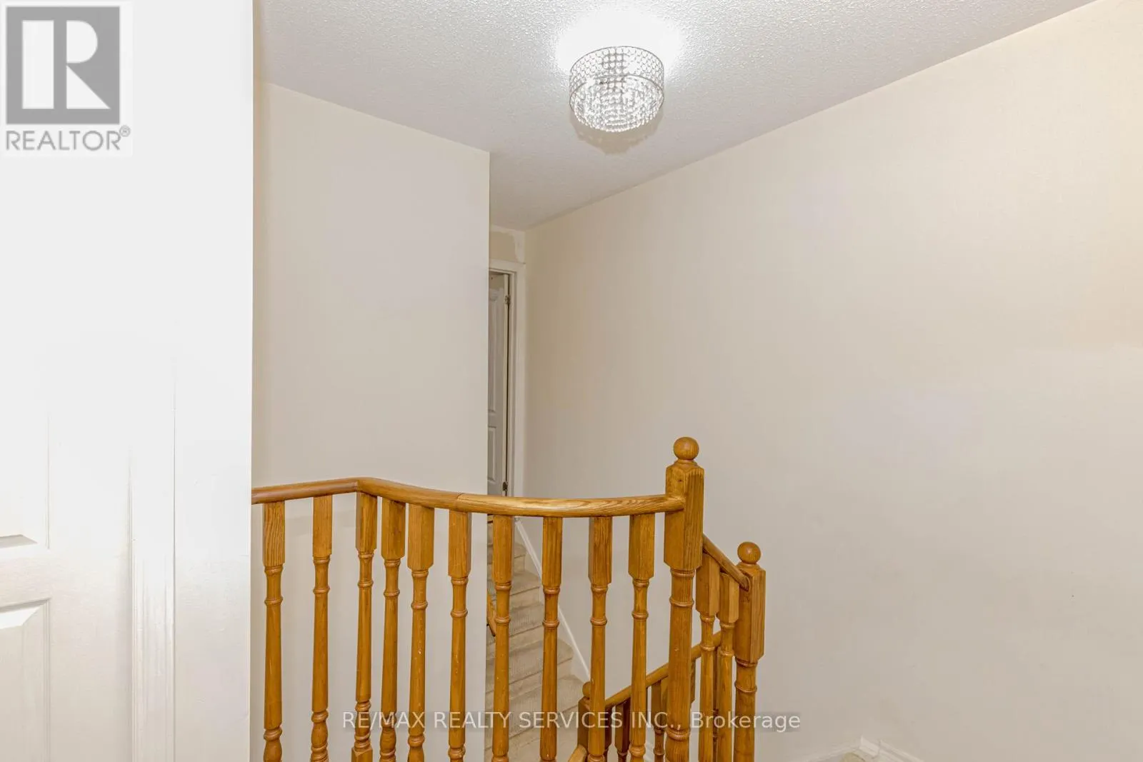 32 PRESSED BRICK DRIVE