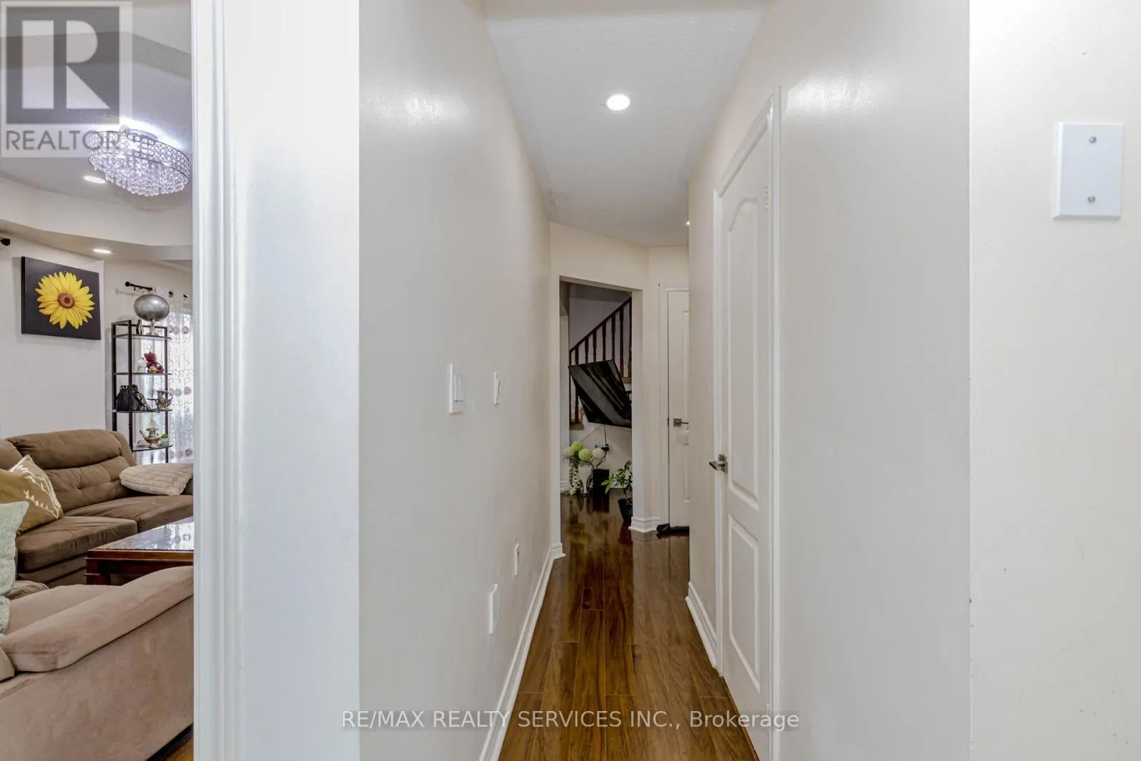 32 PRESSED BRICK DRIVE
