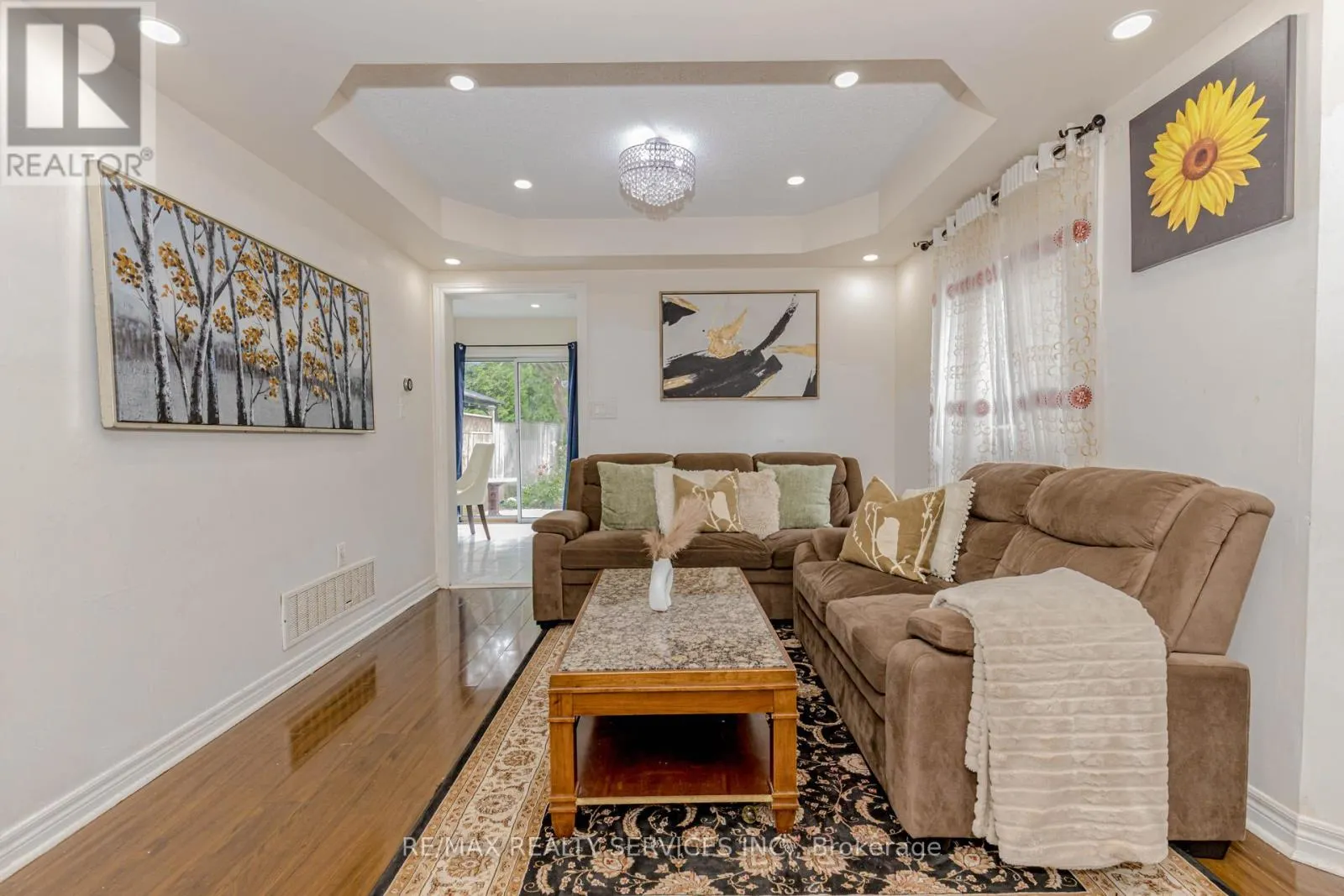 32 PRESSED BRICK DRIVE