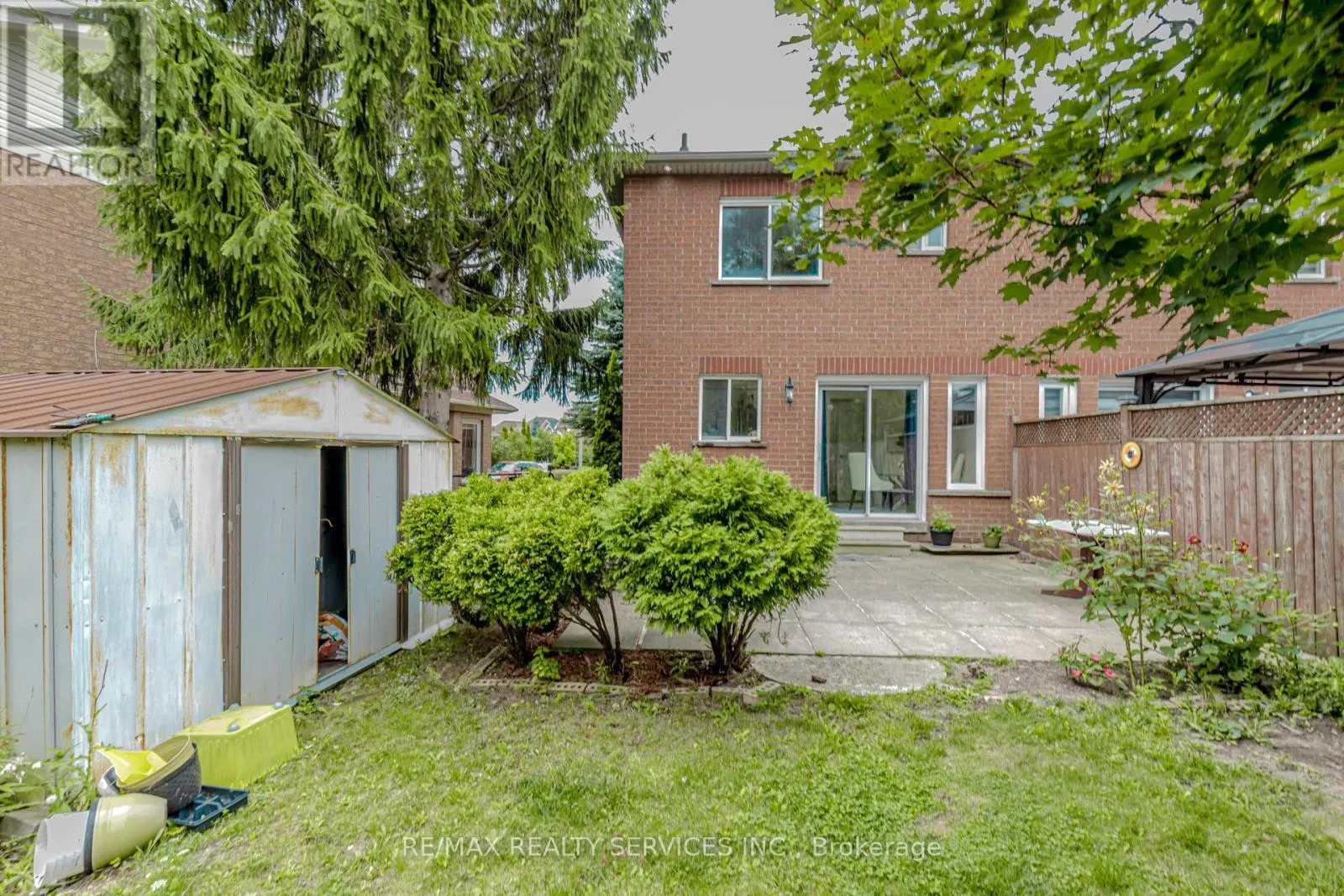 32 PRESSED BRICK DRIVE