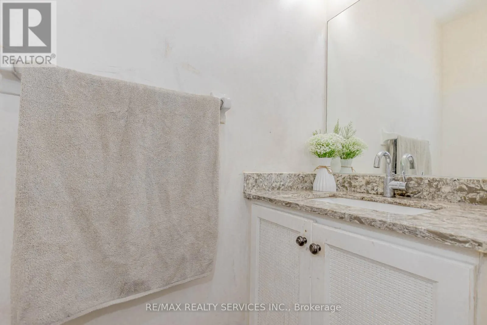 32 PRESSED BRICK DRIVE