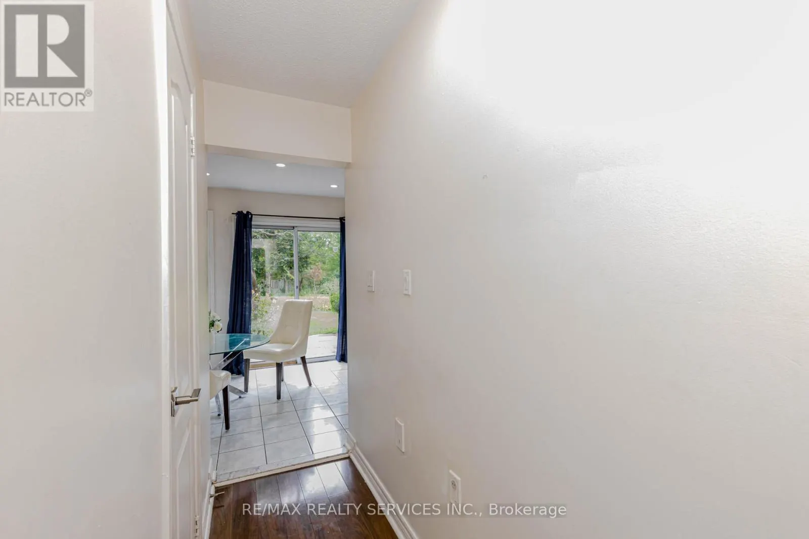 32 PRESSED BRICK DRIVE
