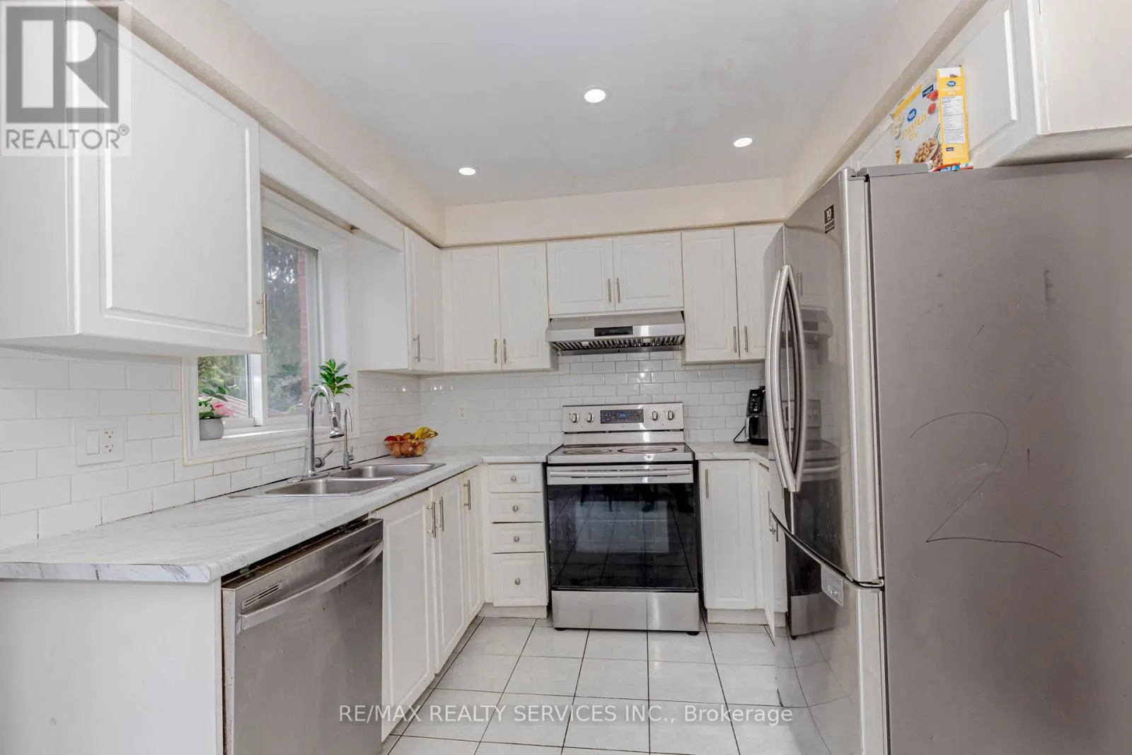 32 PRESSED BRICK DRIVE