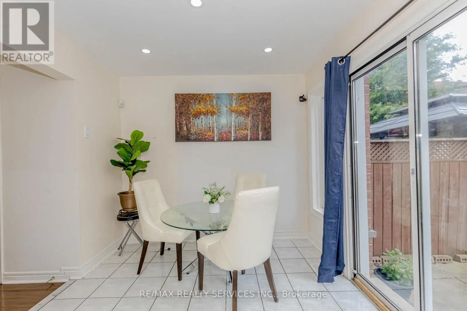 32 PRESSED BRICK DRIVE