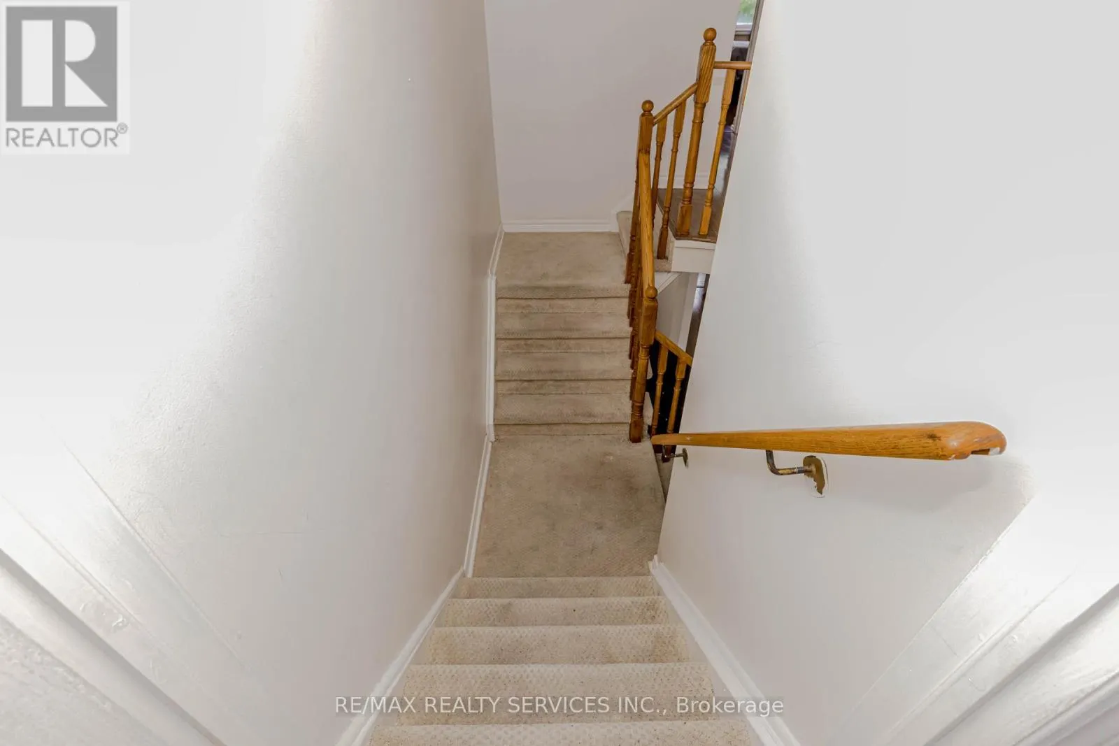 32 PRESSED BRICK DRIVE