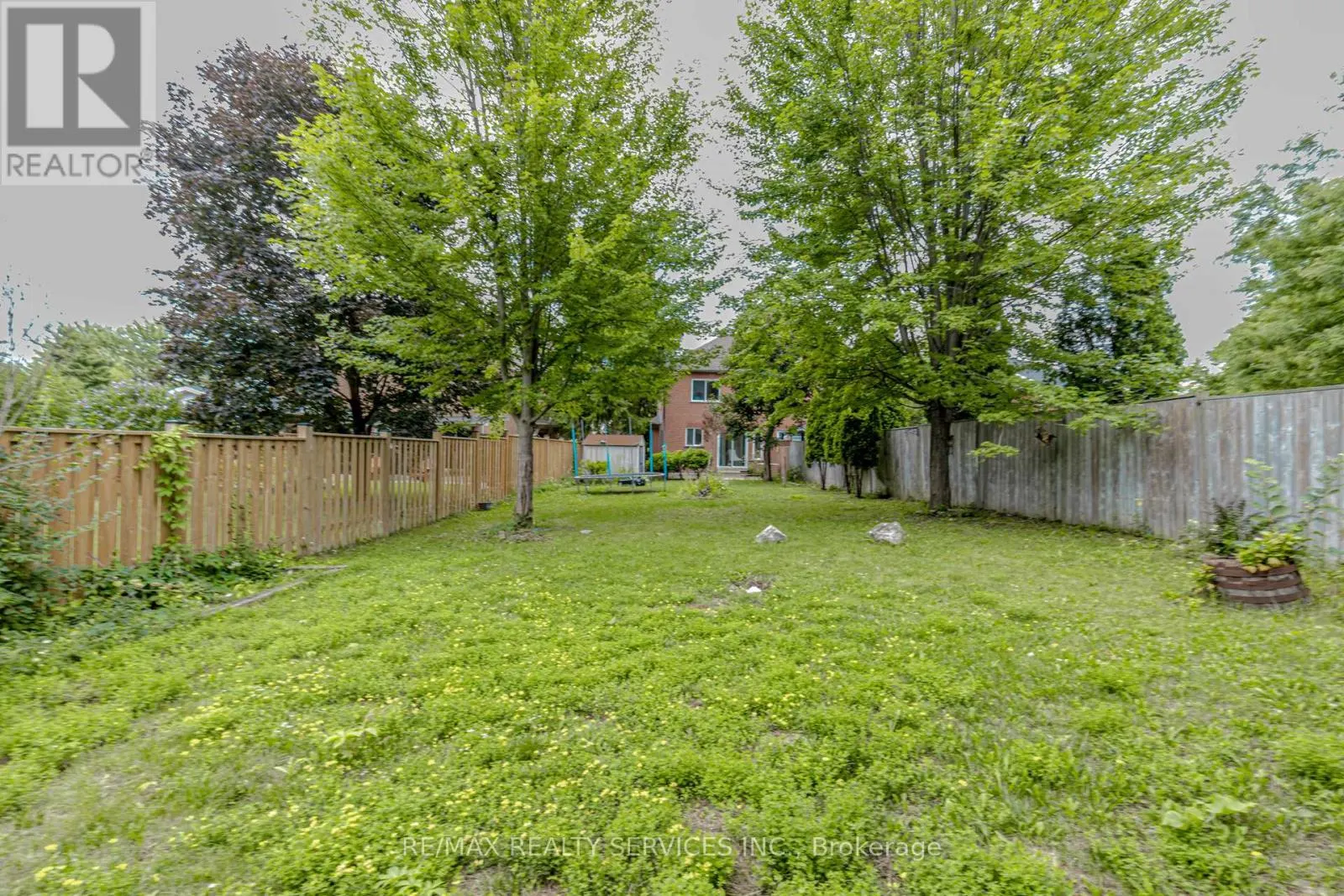 32 PRESSED BRICK DRIVE