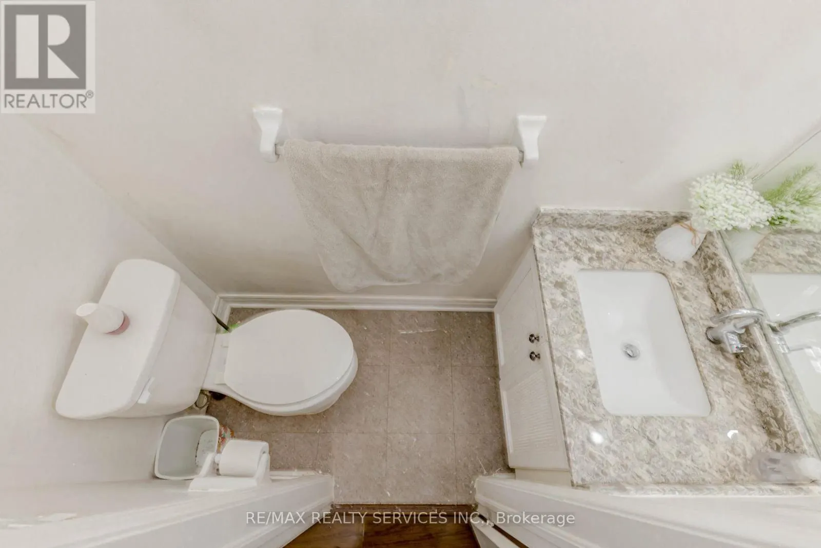 32 PRESSED BRICK DRIVE