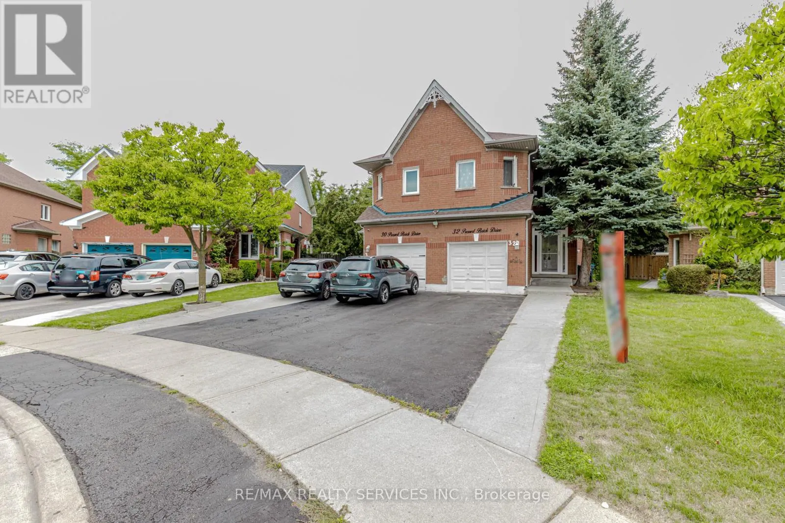 32 PRESSED BRICK DRIVE