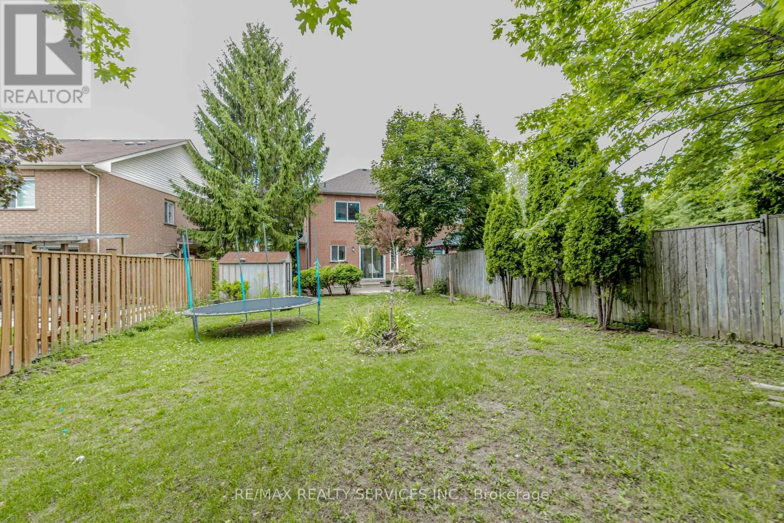 32 PRESSED BRICK DRIVE