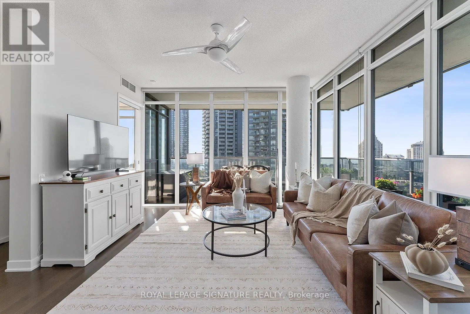 2005 - 90 PARK LAWN ROAD