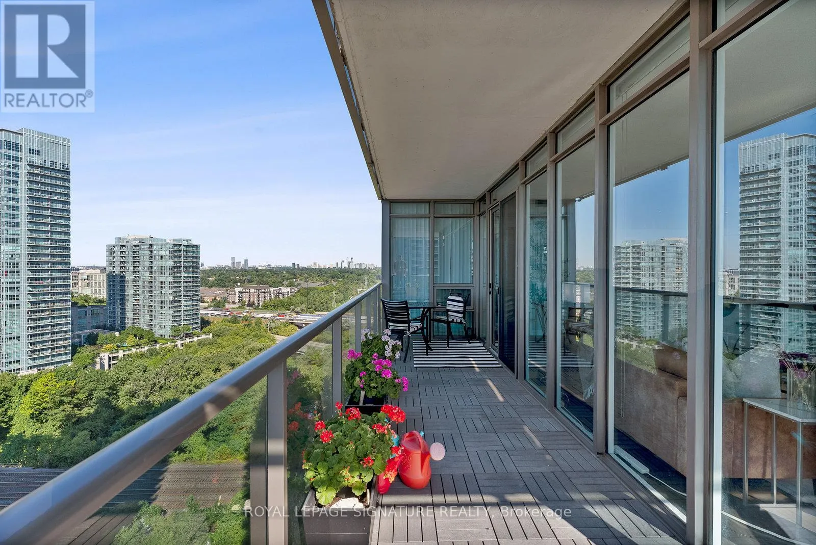 2005 - 90 PARK LAWN ROAD