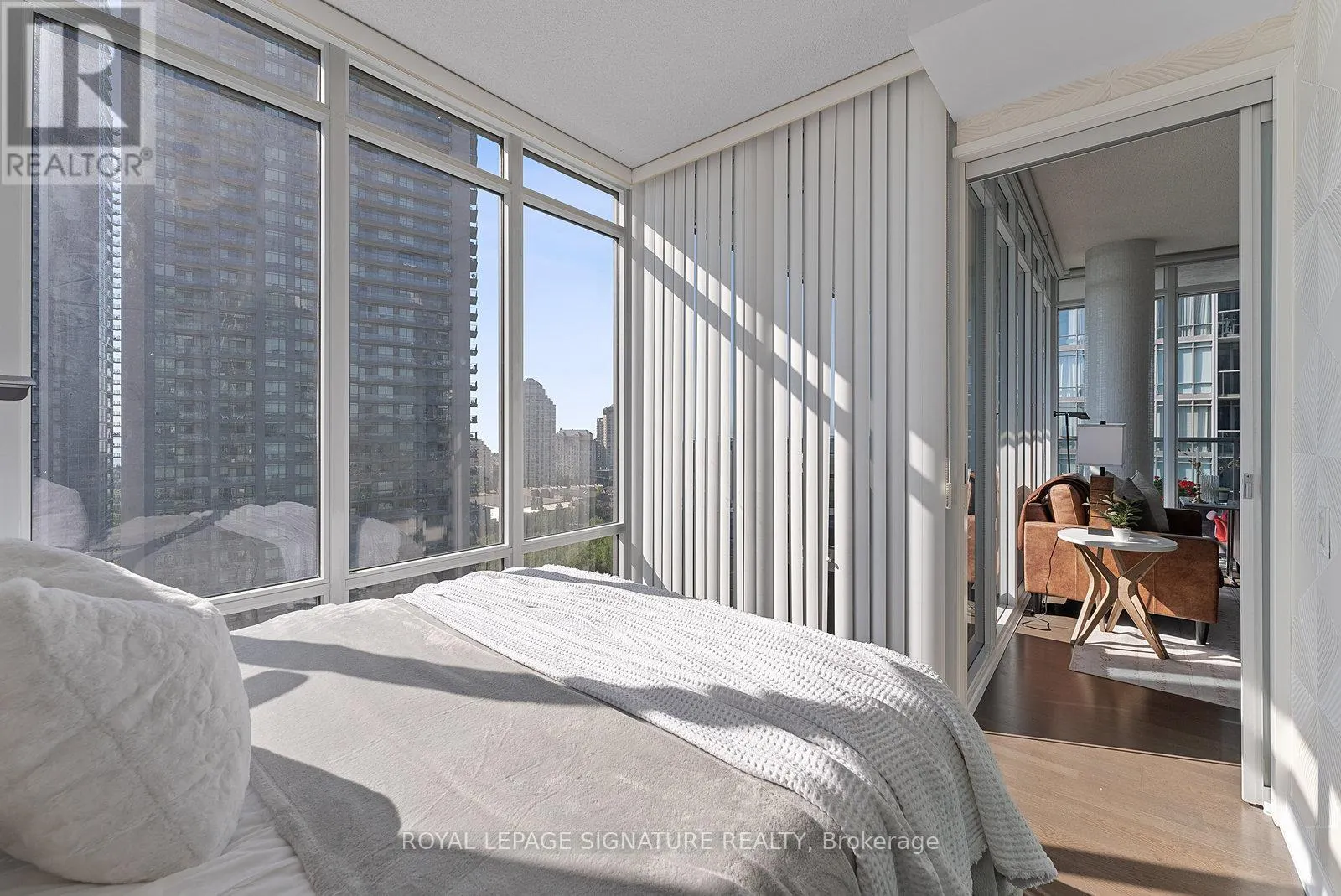 2005 - 90 PARK LAWN ROAD