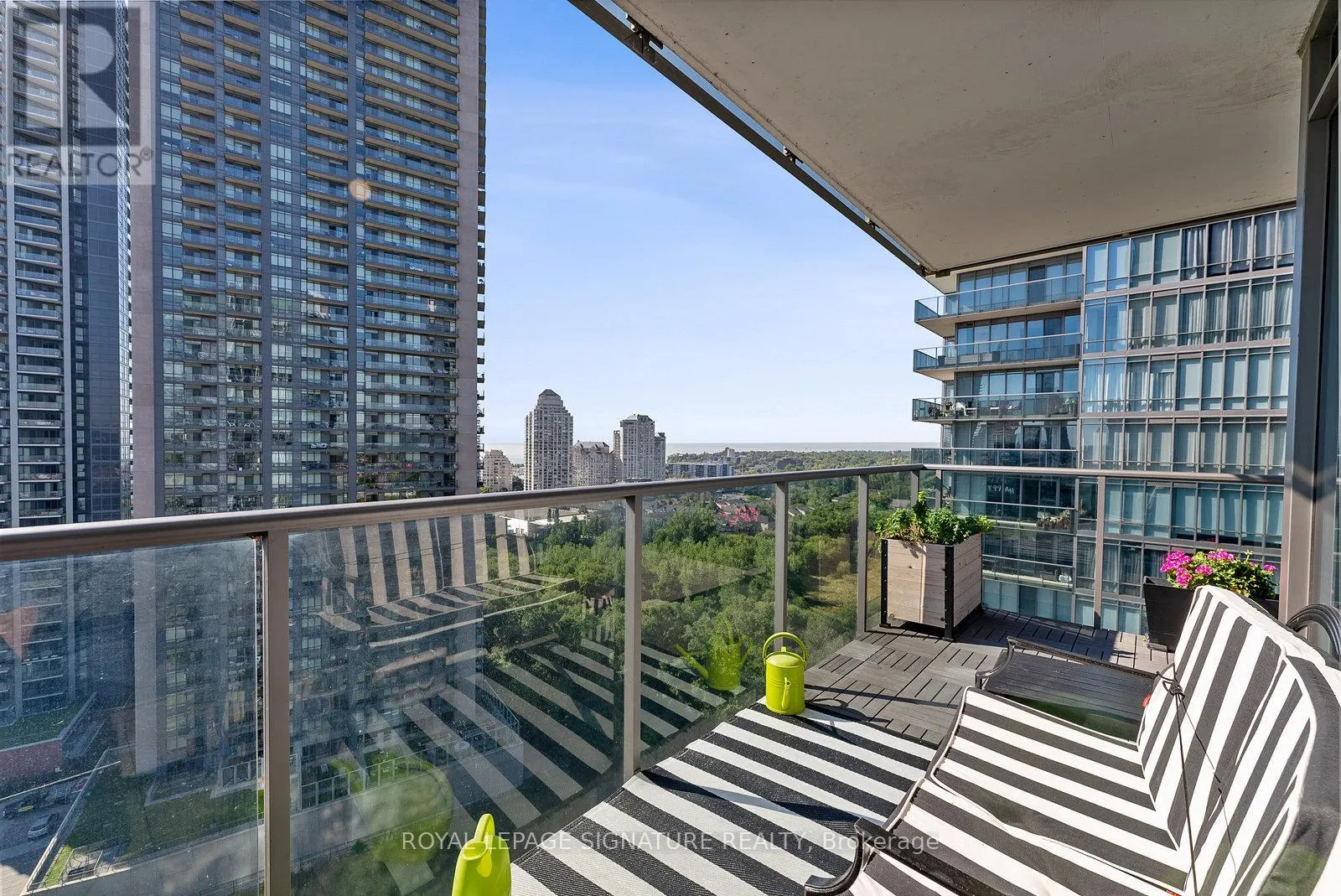 2005 - 90 PARK LAWN ROAD