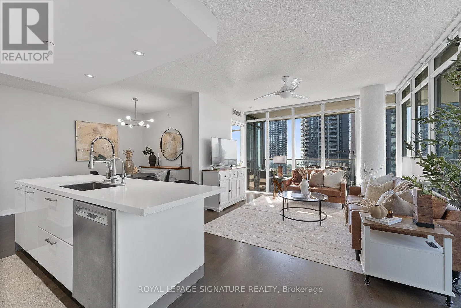 2005 - 90 PARK LAWN ROAD