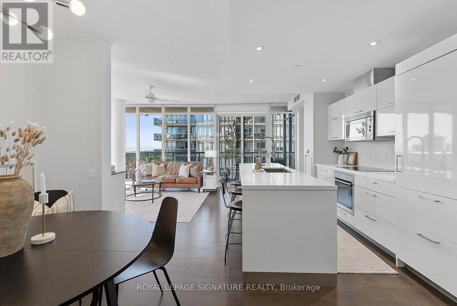 2005 - 90 PARK LAWN ROAD