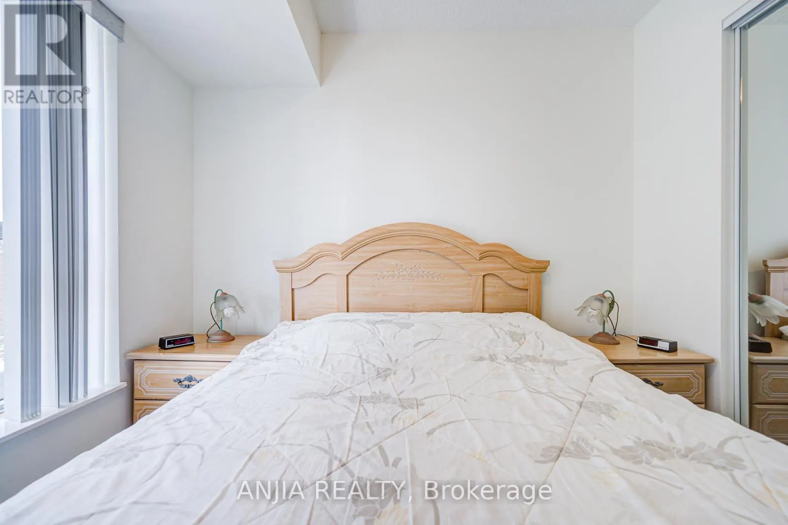 1526 - 9 MABELLE AVENUE