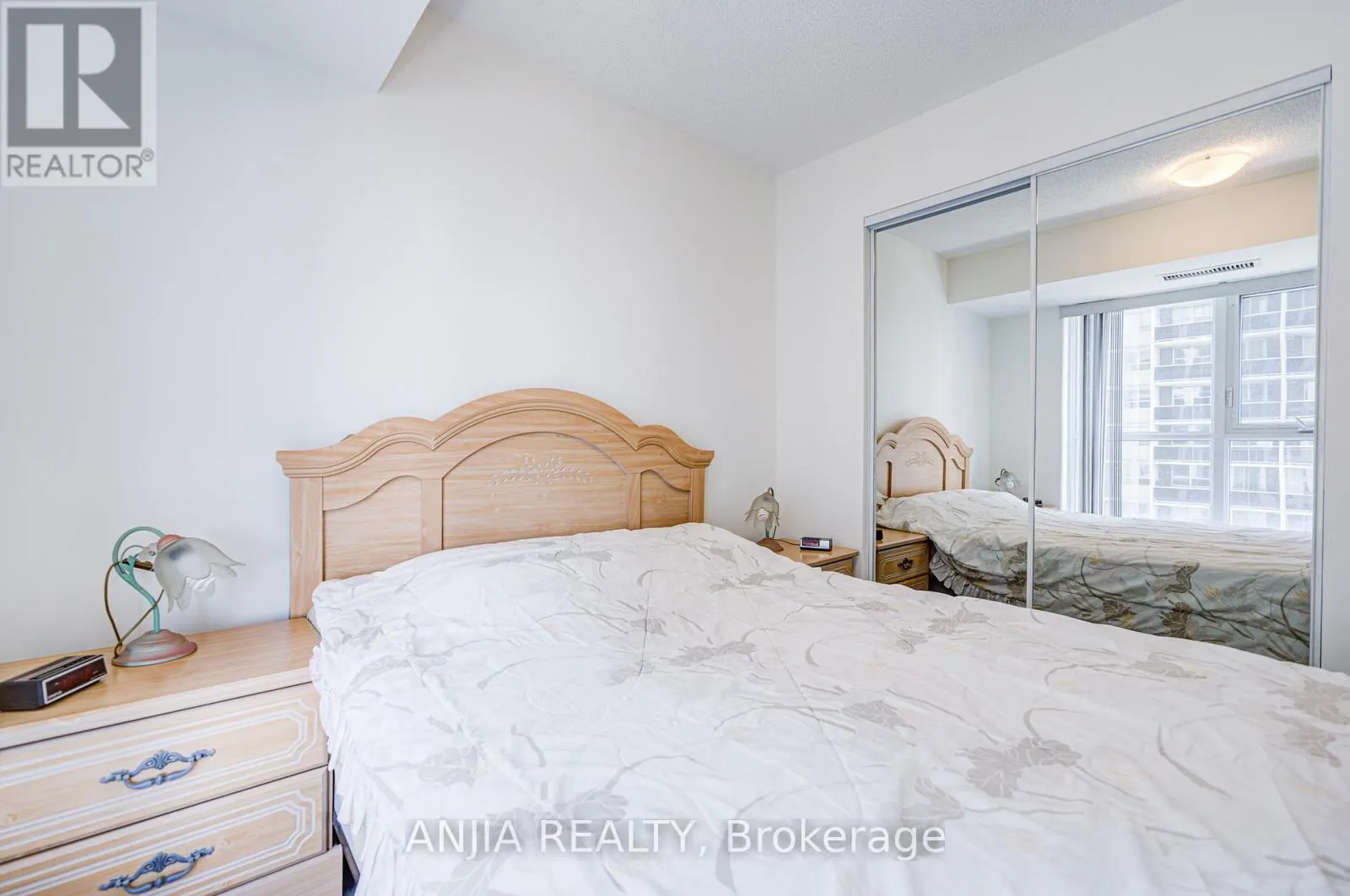 1526 - 9 MABELLE AVENUE