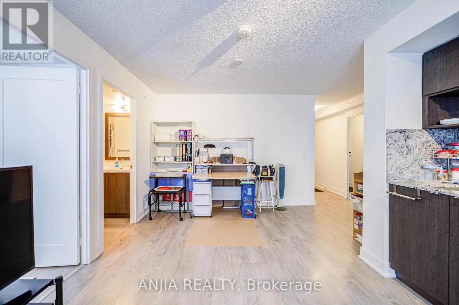1526 - 9 MABELLE AVENUE